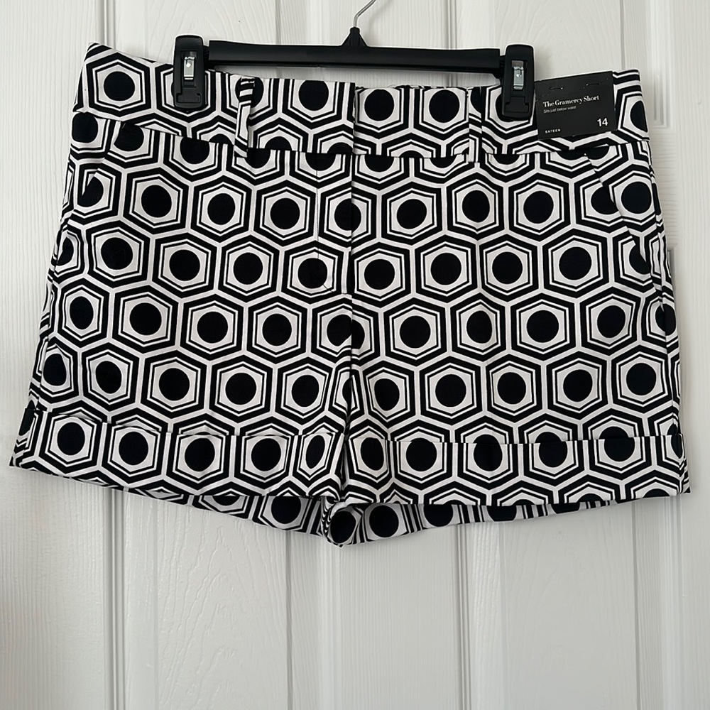 Black and white Gramercy short